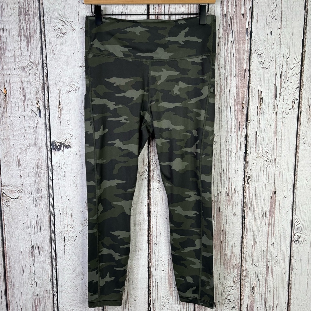Athleta‎ Ultimate Camo 7/8 Tight Size Medium Camouflage High Rise Stash Pockets